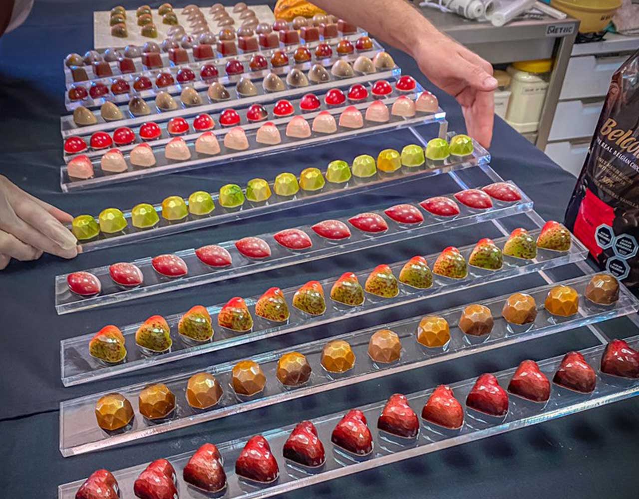 Masterclass Chocolate: Bombones Rellenos y Pintados con Sebastián Romero– Sábado 06 Septiembre 2025